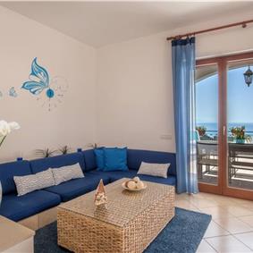 4 bedroom with pool and panoramic sea views near Serrento, sleeps 10